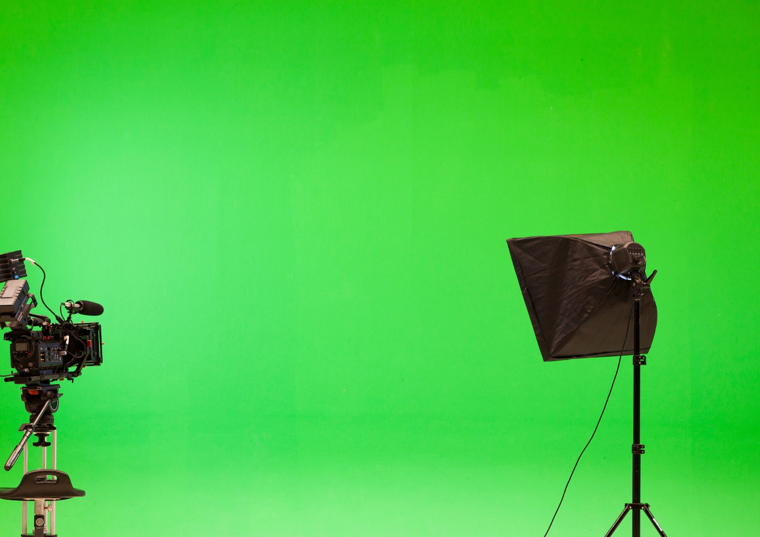Professioneller Greenscreen mit Kamera und Studiolicht